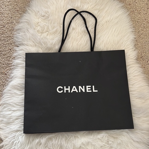 Large Chanel holiday paper bag - Picture 2 of 5